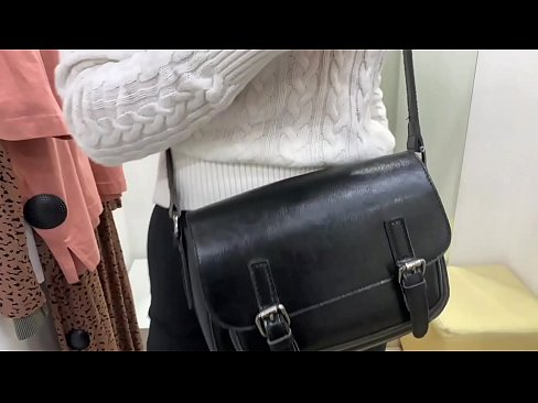 ❤️ Verejná masturbácia mladej sučky FeralBerry s robertkom v skúšobnej miestnosti ❤️❌ Sex video na sk.basseyn-vsem.ru ❌️❤